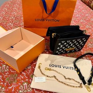 Louis Vuitton cute purse, wear  like six times and almost excellent c.